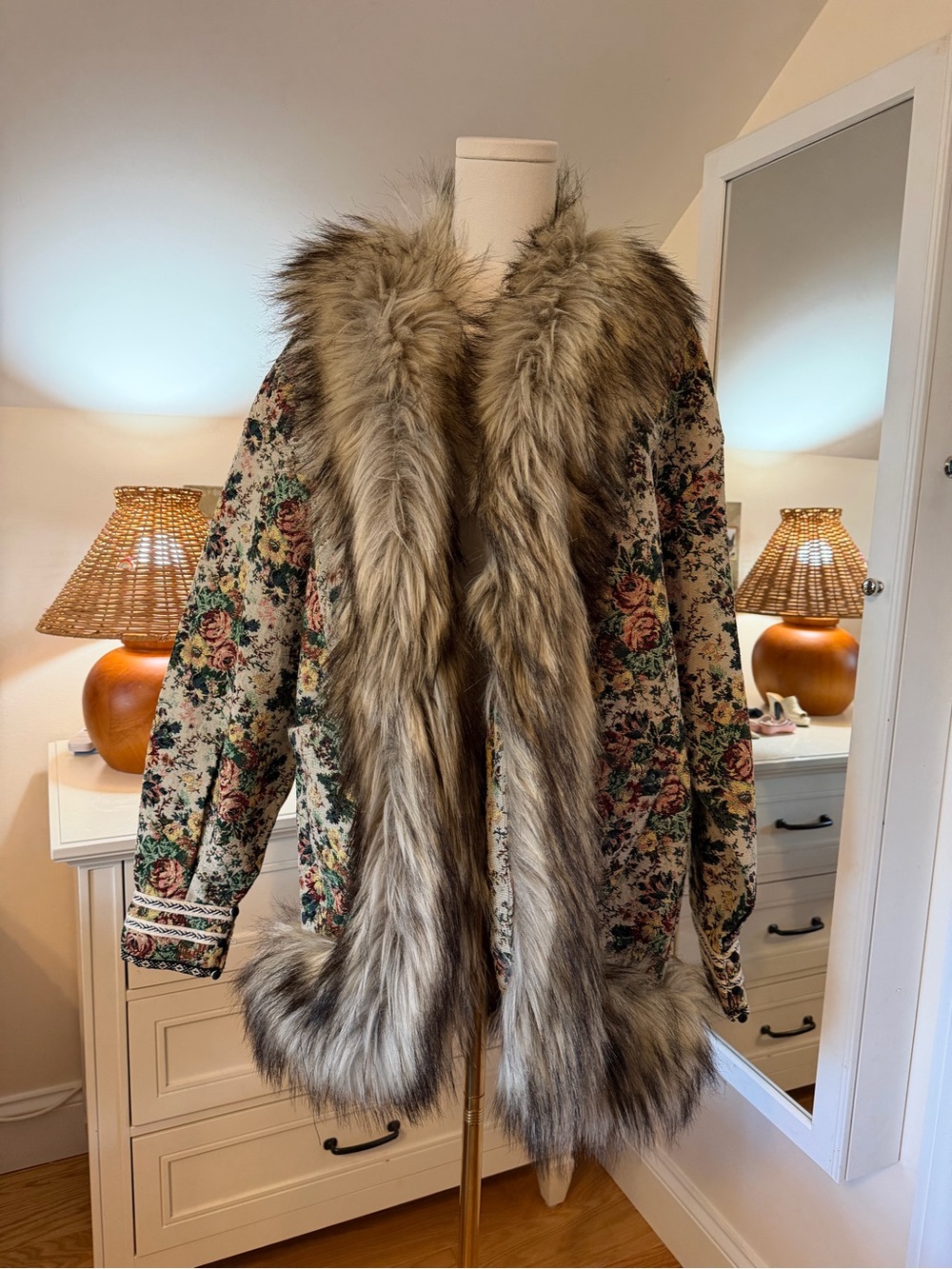 HEMANT & NANDITA Floral Belted Cape with Faux-Fur Trim - Beige Multi - Picture 4 of 7